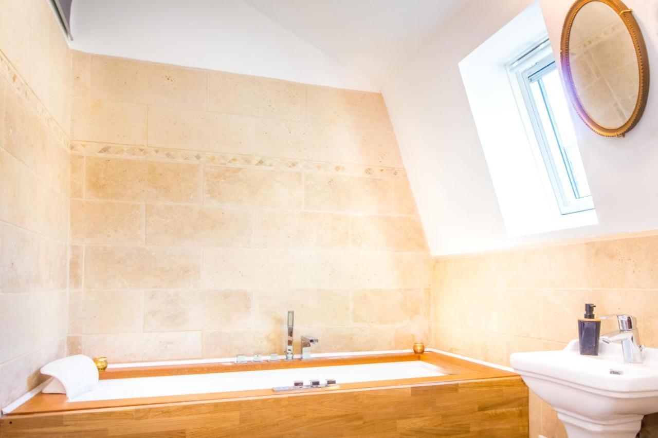 Jacuzzi - La Petite Romantique - Flobnb Laon Eksteriør bilde