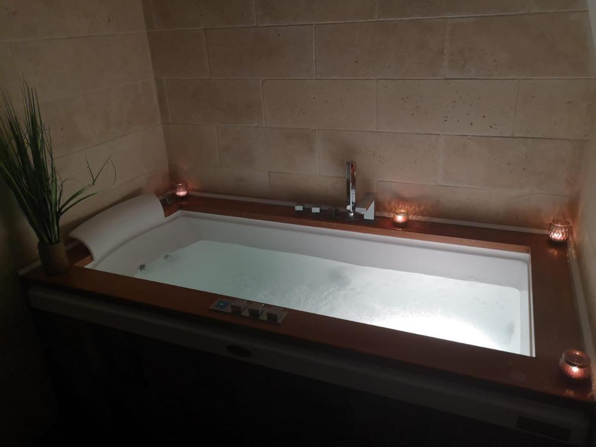 Jacuzzi - La Petite Romantique - Flobnb Laon Eksteriør bilde